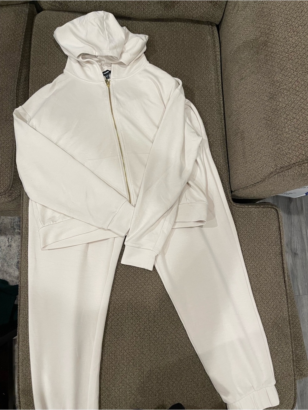Express Cream Zip Hoodie & Matching Joggers Set